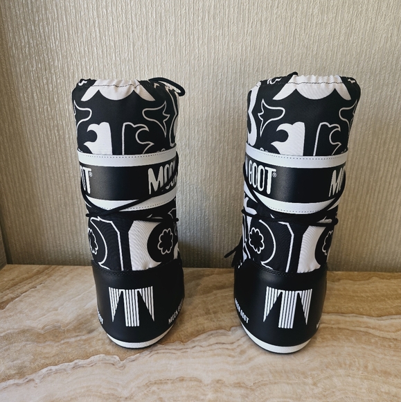 Moon Boot Icon Flower Moon Boots Floral Boots Black White Flowers - Picture 10 of 16
